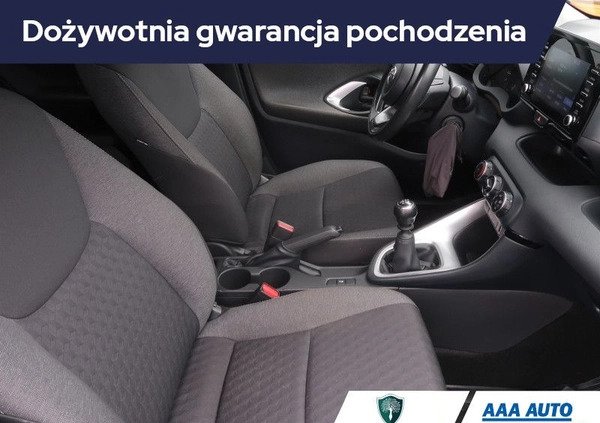 Toyota Yaris cena 70000 przebieg: 40996, rok produkcji 2021 z Trzemeszno małe 232